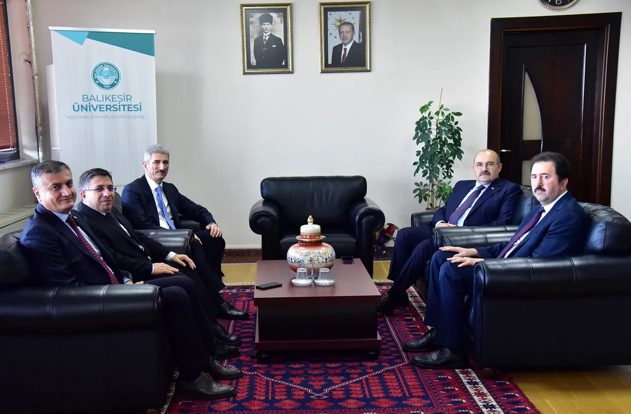 Anayasa Mahkemesi üyeleri ince ve Ömer Çınar ile Balıkesir Valisi Ustaoğlu, Rektör Oğurlu’yu ziyaret etti