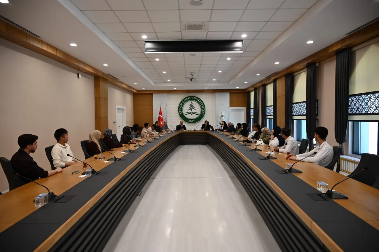 AÇÜ uluslararası öğrencileri, Artvin İl Göç İdaresi yetkilileriyle bir araya geldi