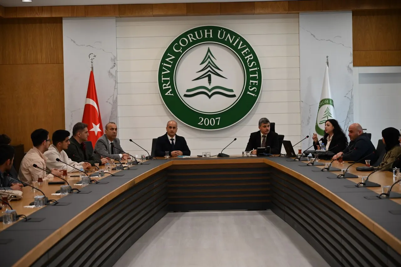 AÇÜ uluslararası öğrencileri, Artvin İl Göç İdaresi yetkilileriyle bir araya geldi