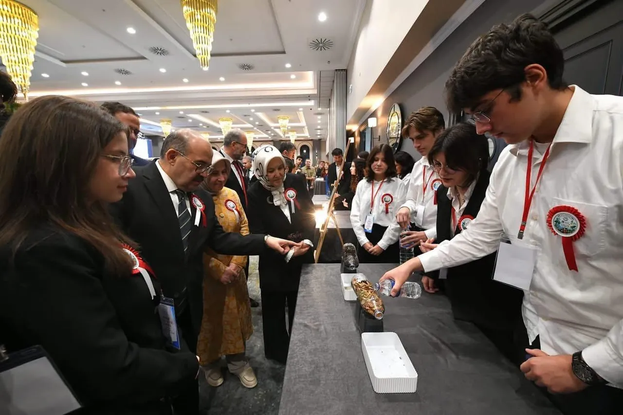 Bandırma Onyedi Eylül Üniversitesi Rektörü Boz “Çocukların İzinde Yeşil Gelecek: Doğadan Bilime Fikirden Geleceğe” programına katıldı
