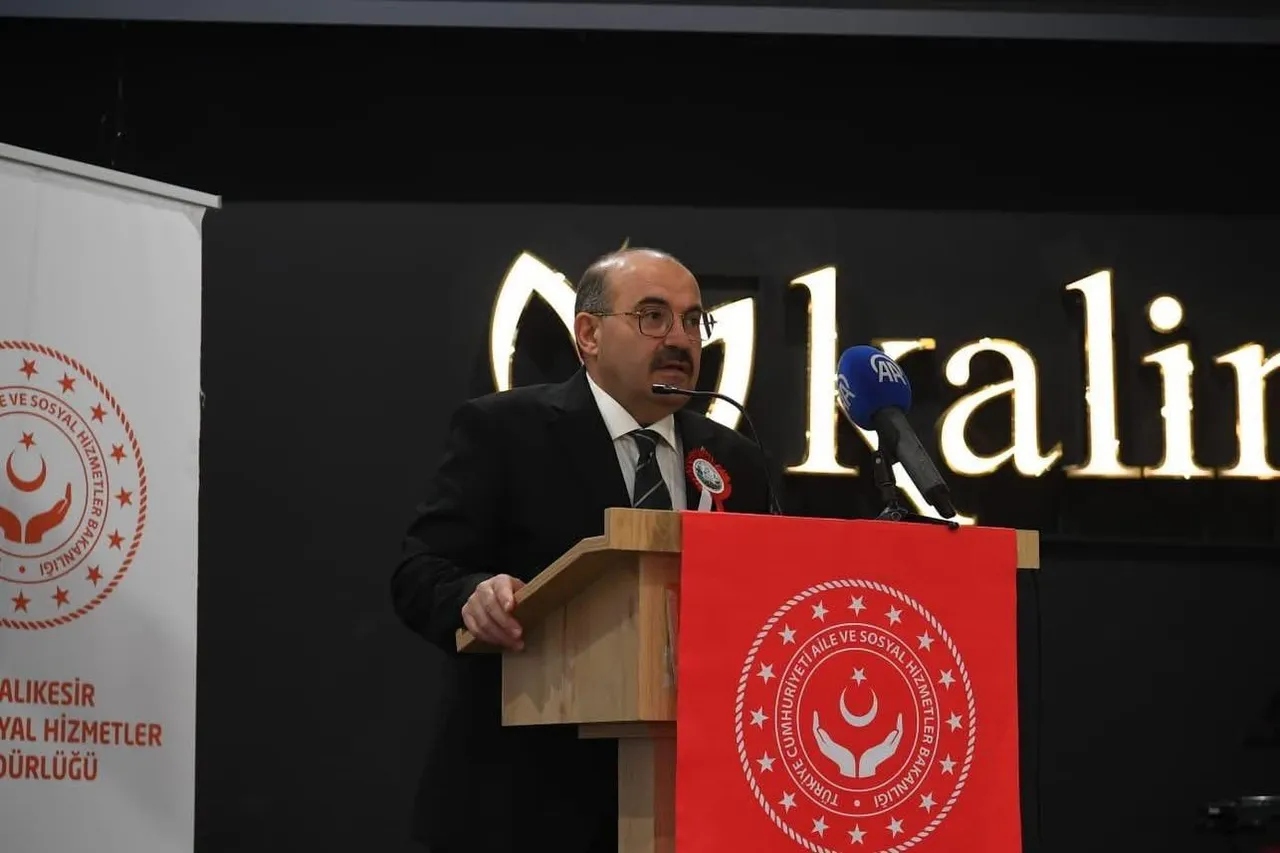 Bandırma Onyedi Eylül Üniversitesi Rektörü Boz “Çocukların İzinde Yeşil Gelecek: Doğadan Bilime Fikirden Geleceğe” programına katıldı