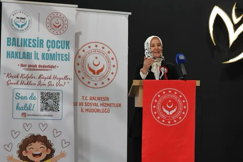 Bandırma Onyedi Eylül Üniversitesi Rektörü Boz “Çocukların İzinde Yeşil Gelecek: Doğadan Bilime Fikirden Geleceğe” programına katıldı