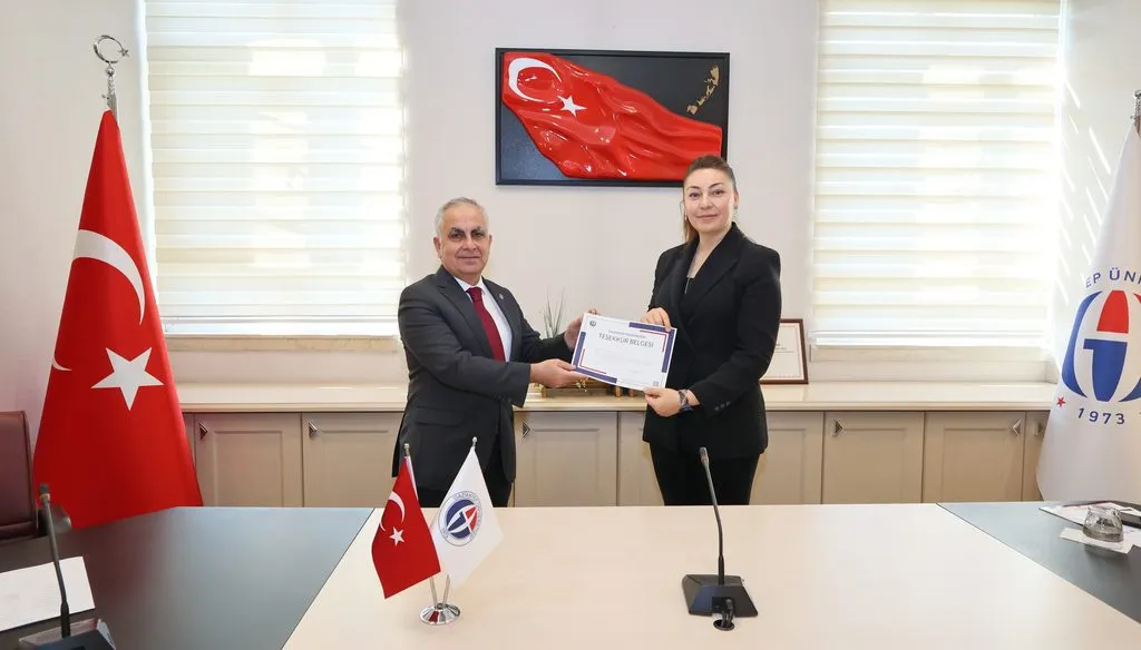 GAÜN’de kalite süreçlerine katkı sunan personele teşekkür belgesi takdim edildi