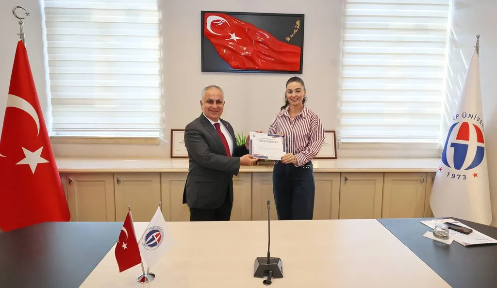 GAÜN’de kalite süreçlerine katkı sunan personele teşekkür belgesi takdim edildi