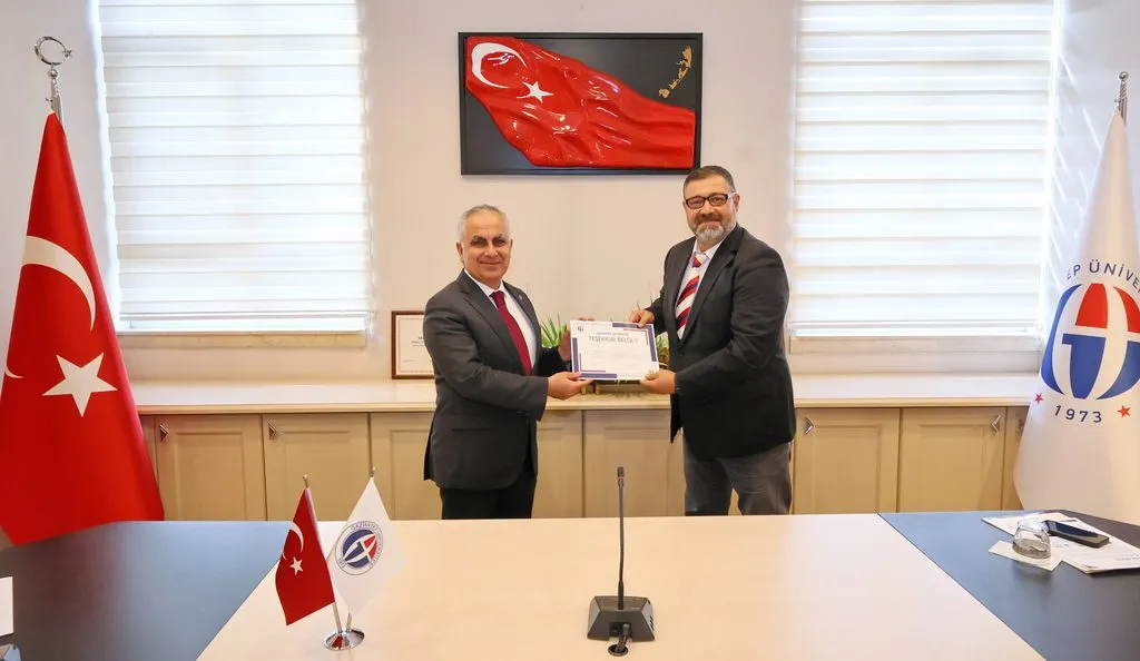 GAÜN’de kalite süreçlerine katkı sunan personele teşekkür belgesi takdim edildi