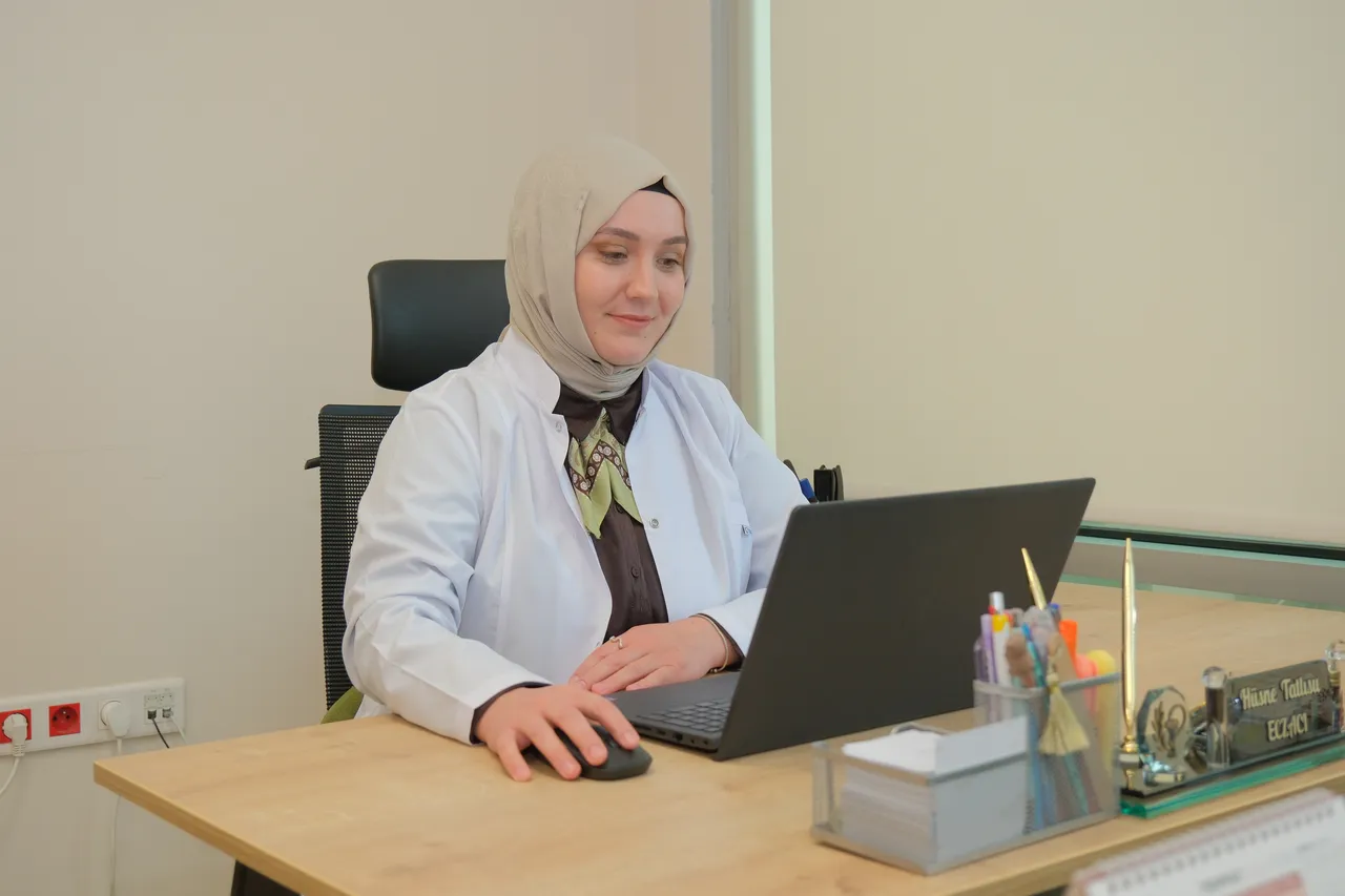 Hitit Üniversitesinin akne tedavisine yönelik araştırmasına TÜSEB desteği