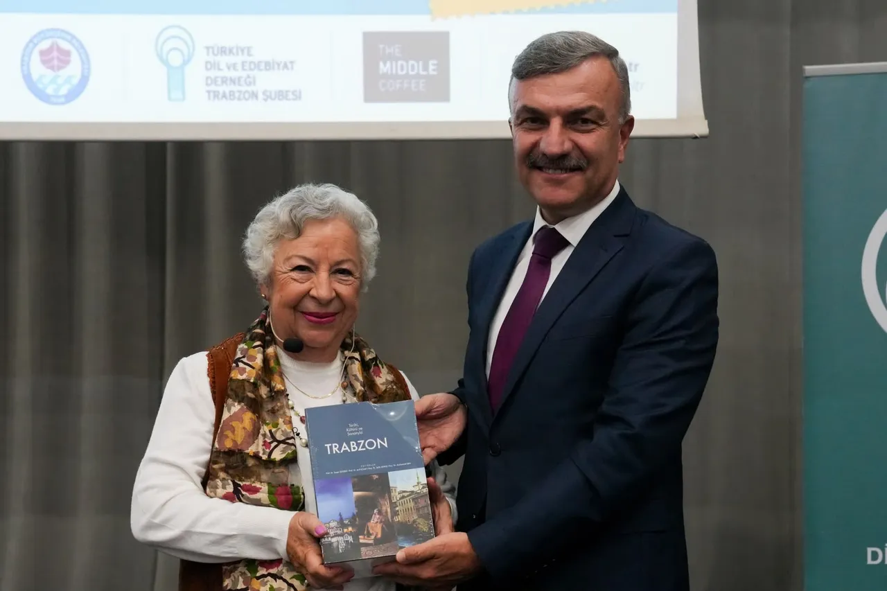 Yazar Feyza Hepçilingirler: Anadilimiz Kimliğimizdir
