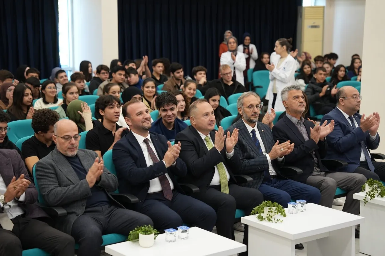 İzmir Bakırçay Üniversitesi Rektörü Akpınar, 6. Üniversite Fuarı’na katıldı