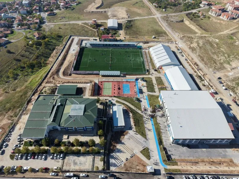 Bakan Bak'tan Melekbaba Spor tesisine tam not "MÜTHİŞ BİR TESİS OLMUŞ"