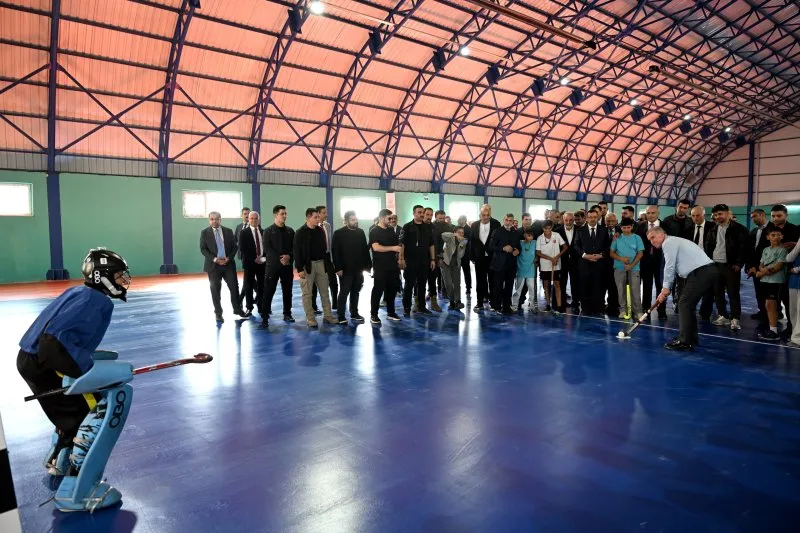 Bakan Bak'tan Melekbaba Spor tesisine tam not "MÜTHİŞ BİR TESİS OLMUŞ"