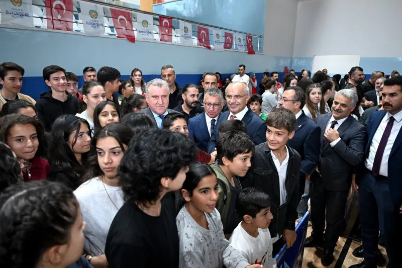 Bakan Bak'tan Melekbaba Spor tesisine tam not "MÜTHİŞ BİR TESİS OLMUŞ"