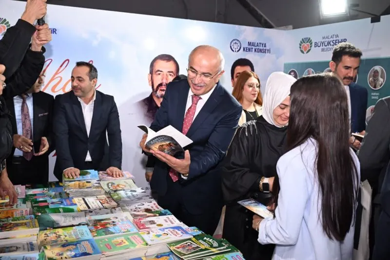 Başkan Er: Kitapla büyüyen, okuyan ve üreten bir Malatya hedefimiz var