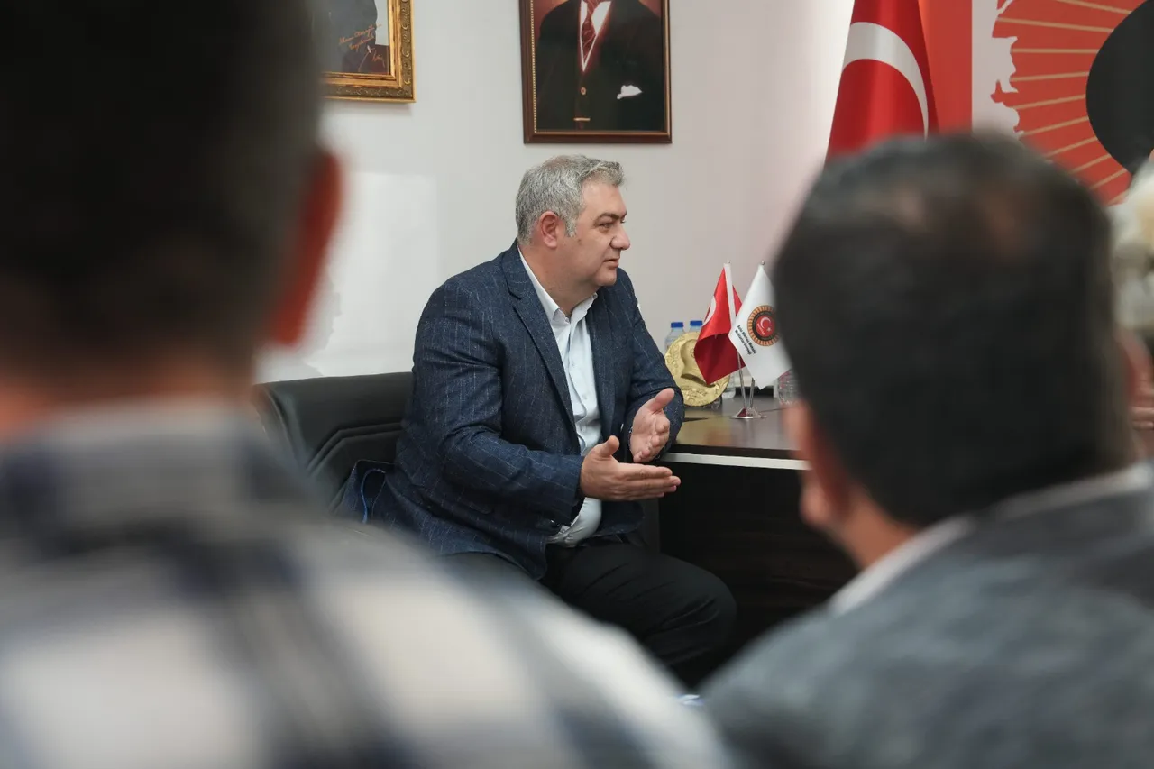 Başkan Vekili Özcan, Muhtarlar derneklerini ziyaret etti