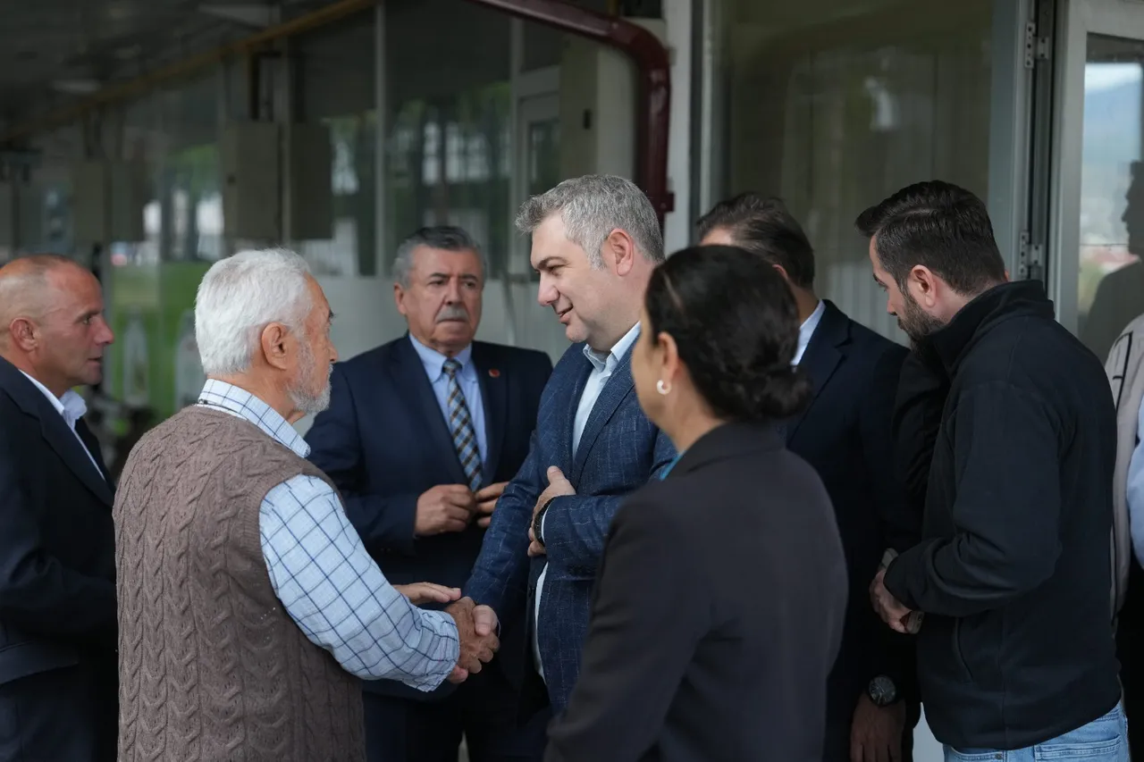 Başkan Vekili Özcan, Muhtarlar derneklerini ziyaret etti