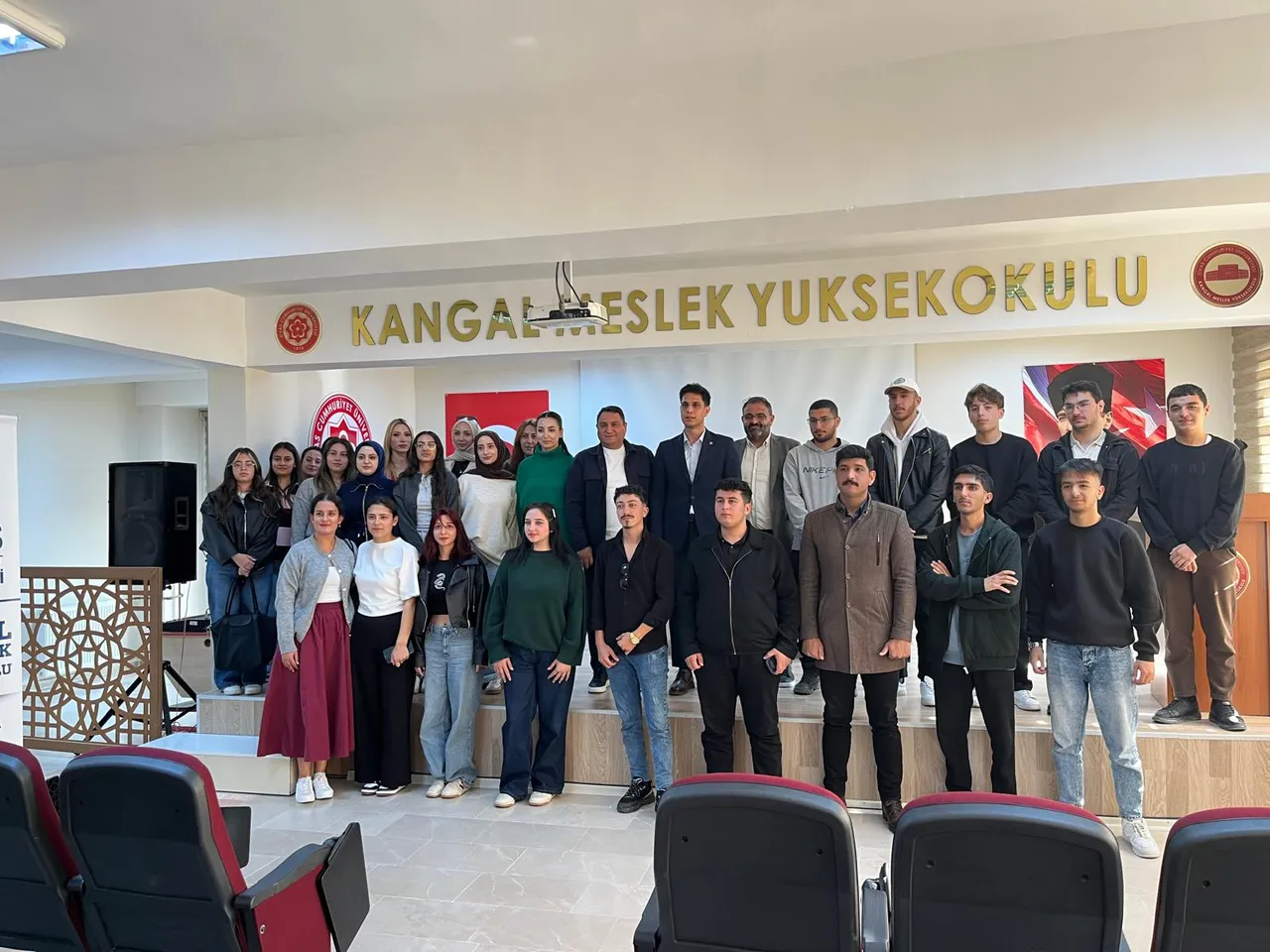Kangal meslek yüksekokulunda “Mülki İdarecilik ve Liderlik” söyleşisi düzenlendi