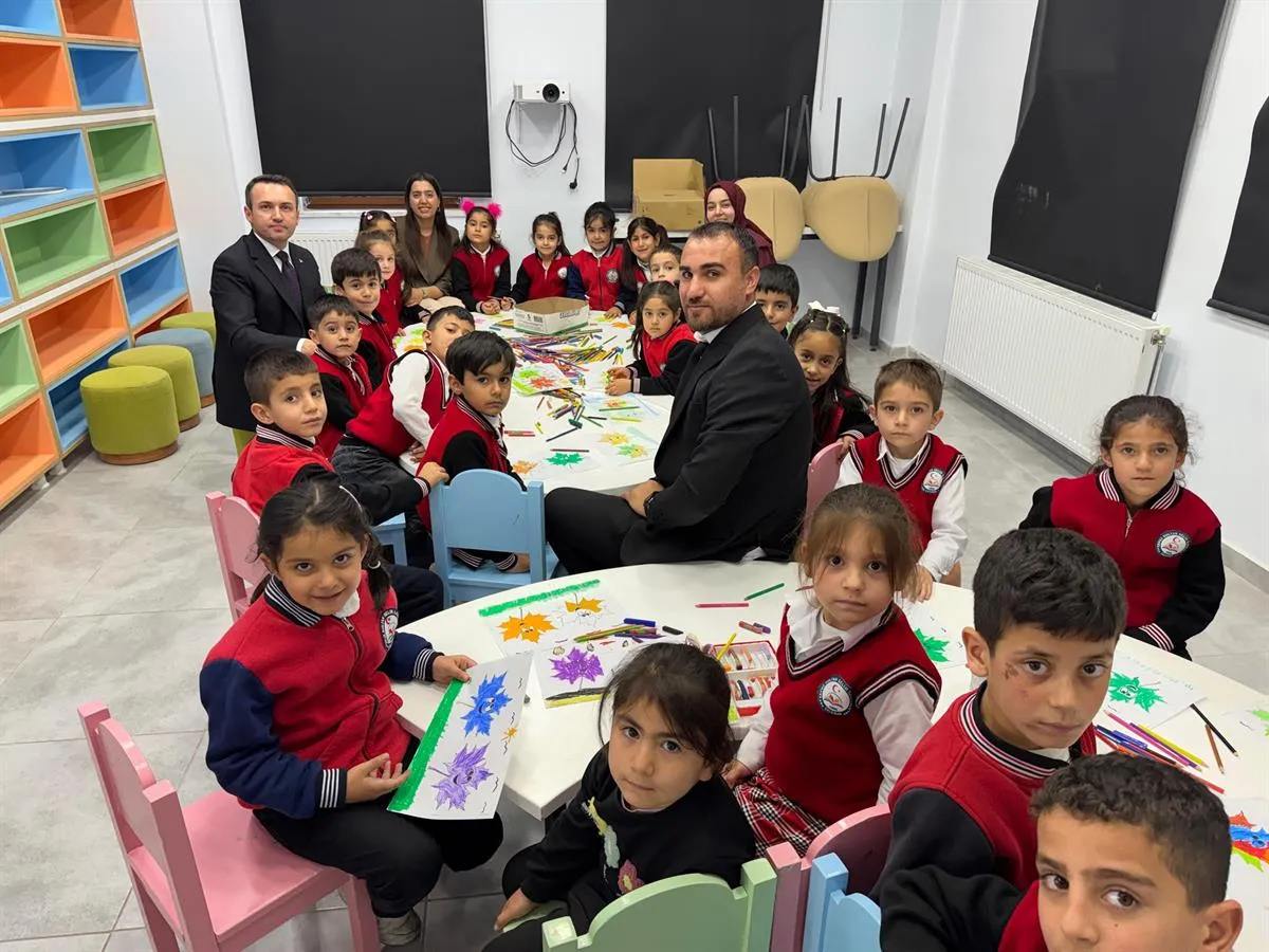 Kaymakam Bakan, Çaldıran Bebek ve Çocuk Kütüphanesini ziyaret etti