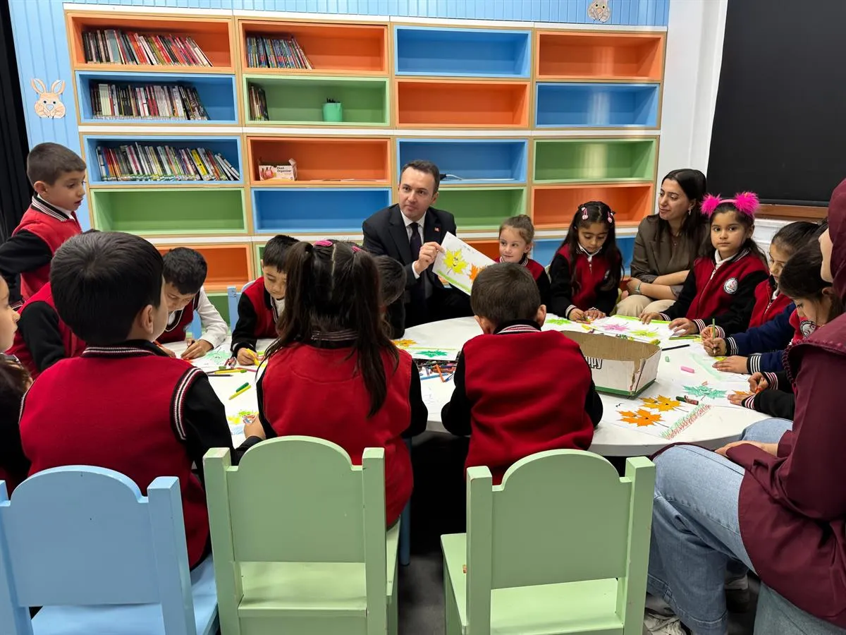 Kaymakam Bakan, Çaldıran Bebek ve Çocuk Kütüphanesini ziyaret etti