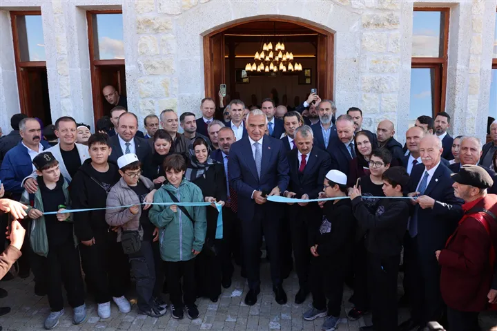 Edirne İl Halk Kütüphanesi ve tarihi Edirne Muradiye Mevlevihanesi törenlerle açıldı