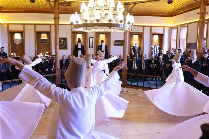 Edirne İl Halk Kütüphanesi ve tarihi Edirne Muradiye Mevlevihanesi törenlerle açıldı