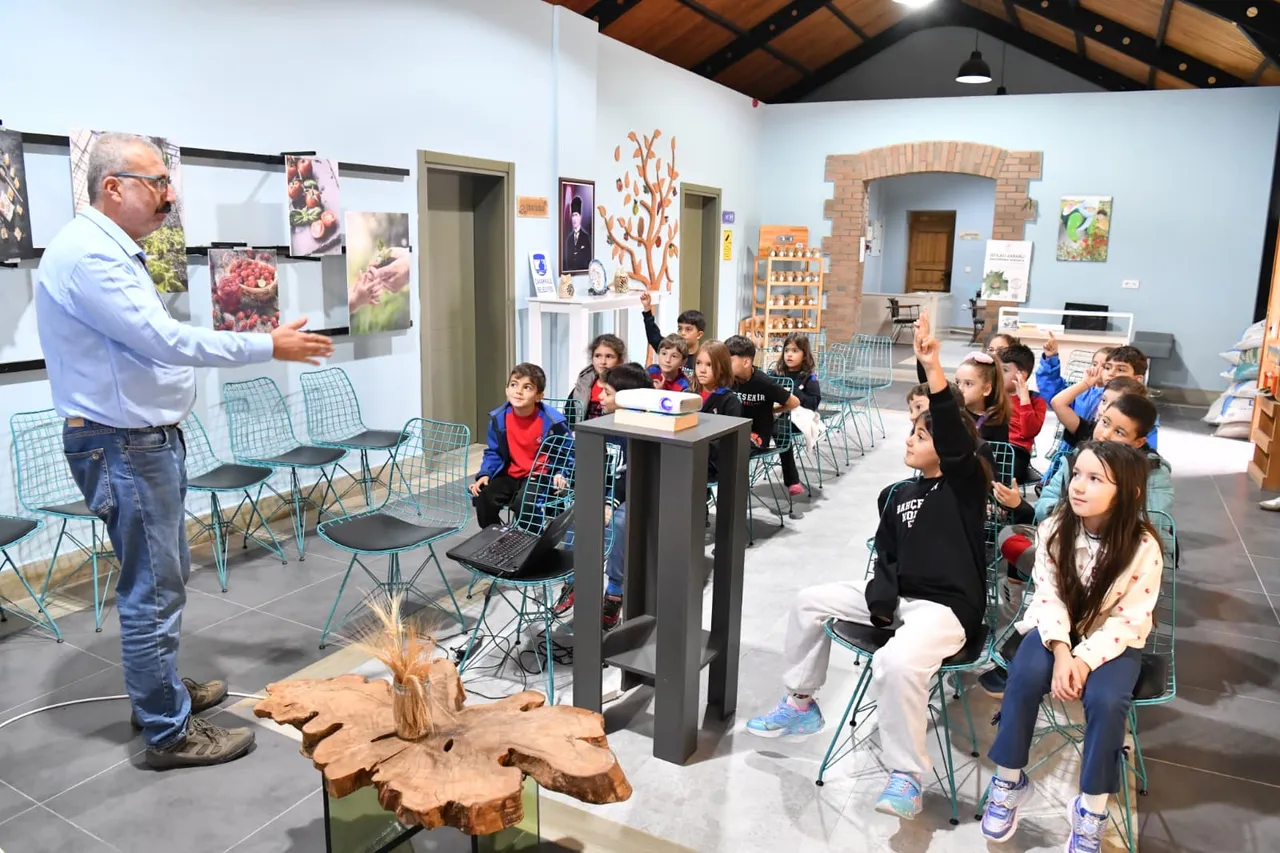 Bahçeşehir Koleji öğrencileri, tohum Sandığı'nı ziyaret etti