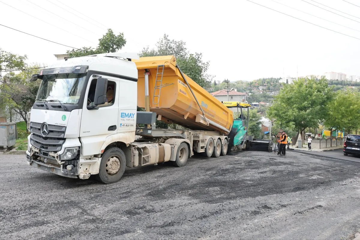 Atatürk Mahallesi’nde üstyapı yenileme çalışmaları sürüyor