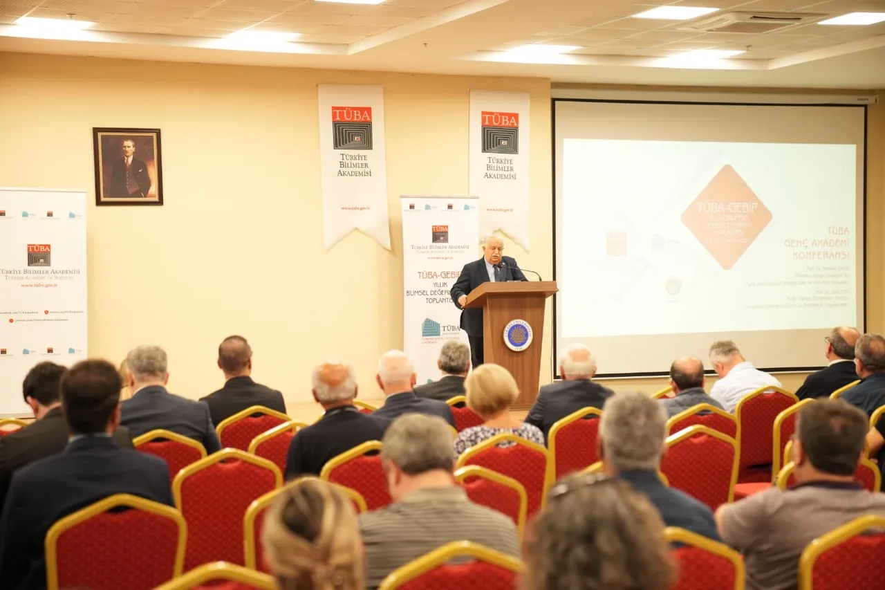 Adnan Menderes Üniversitesi Rektörü, TÜBA-GEBİP yıllık bilimsel değerlendirme toplantısı ve TÜBA genç akademi konferansı açılış programına katıldı