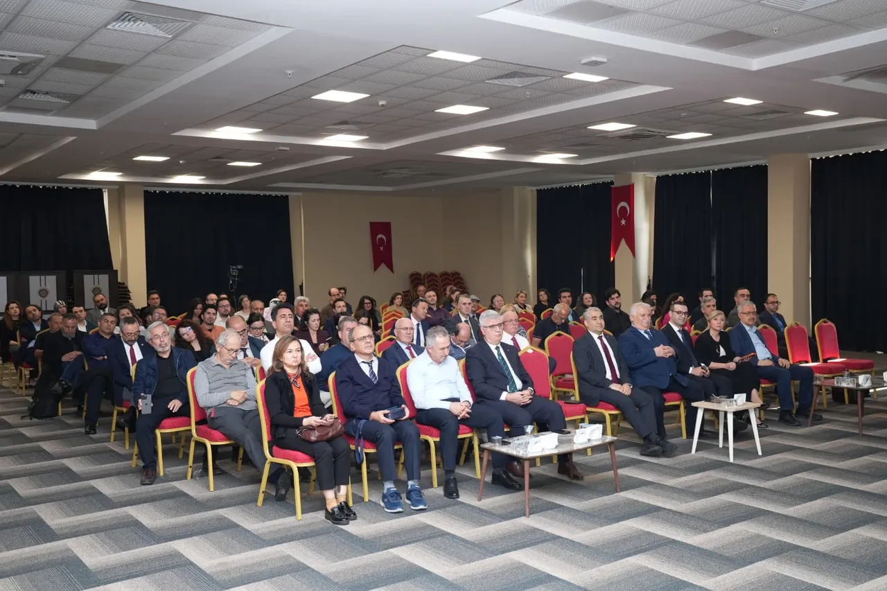 Adnan Menderes Üniversitesi Rektörü, TÜBA-GEBİP yıllık bilimsel değerlendirme toplantısı ve TÜBA genç akademi konferansı açılış programına katıldı