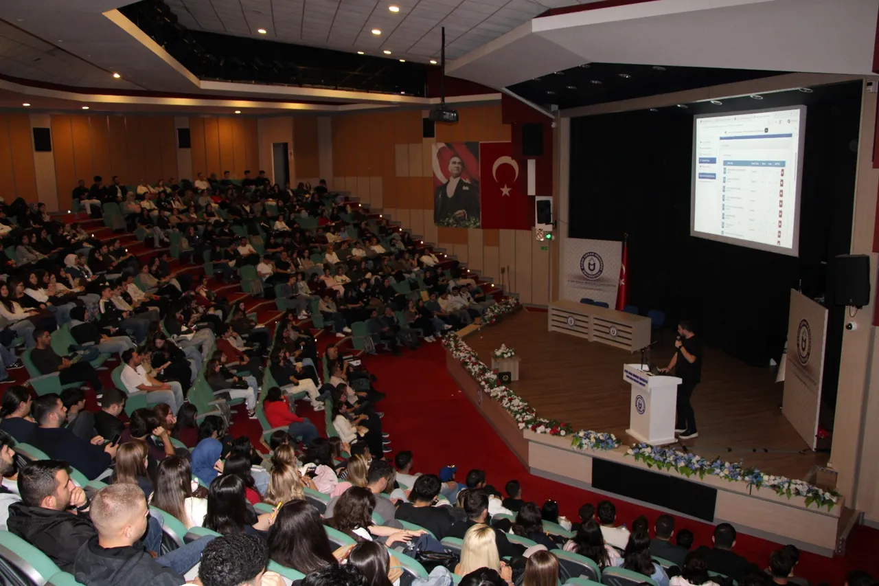 Adnan Menderes Üniversitesinde 2026-2027 Akademik Yılı oryantasyon programları devam ediyor