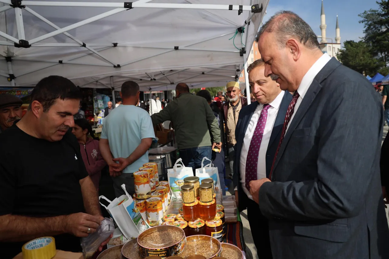 Bitlis Eren Üniversitesi Rektörü Elmastaş, Hizan Karakovan Balı Hasat Festivali’ne katıldı