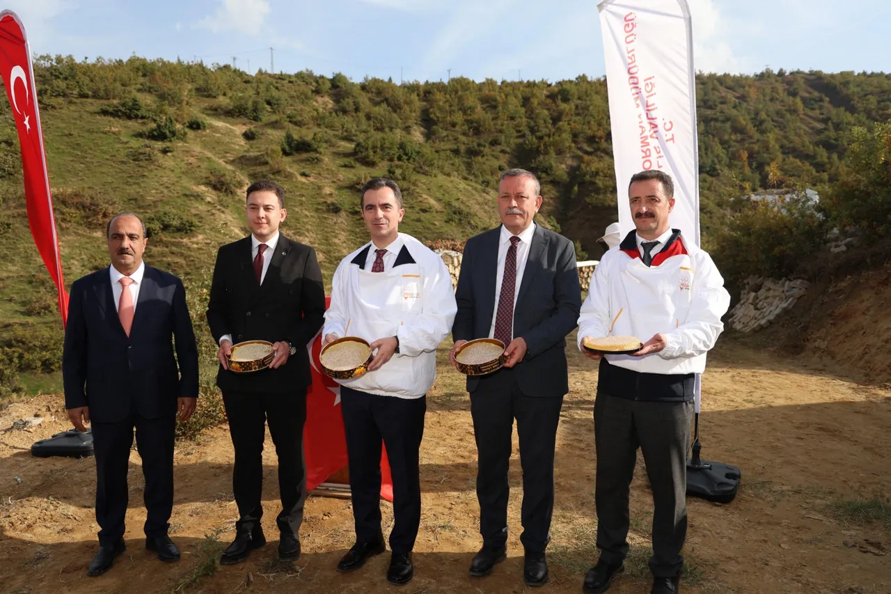 Bitlis Eren Üniversitesi Rektörü Elmastaş, Hizan Karakovan Balı Hasat Festivali’ne katıldı