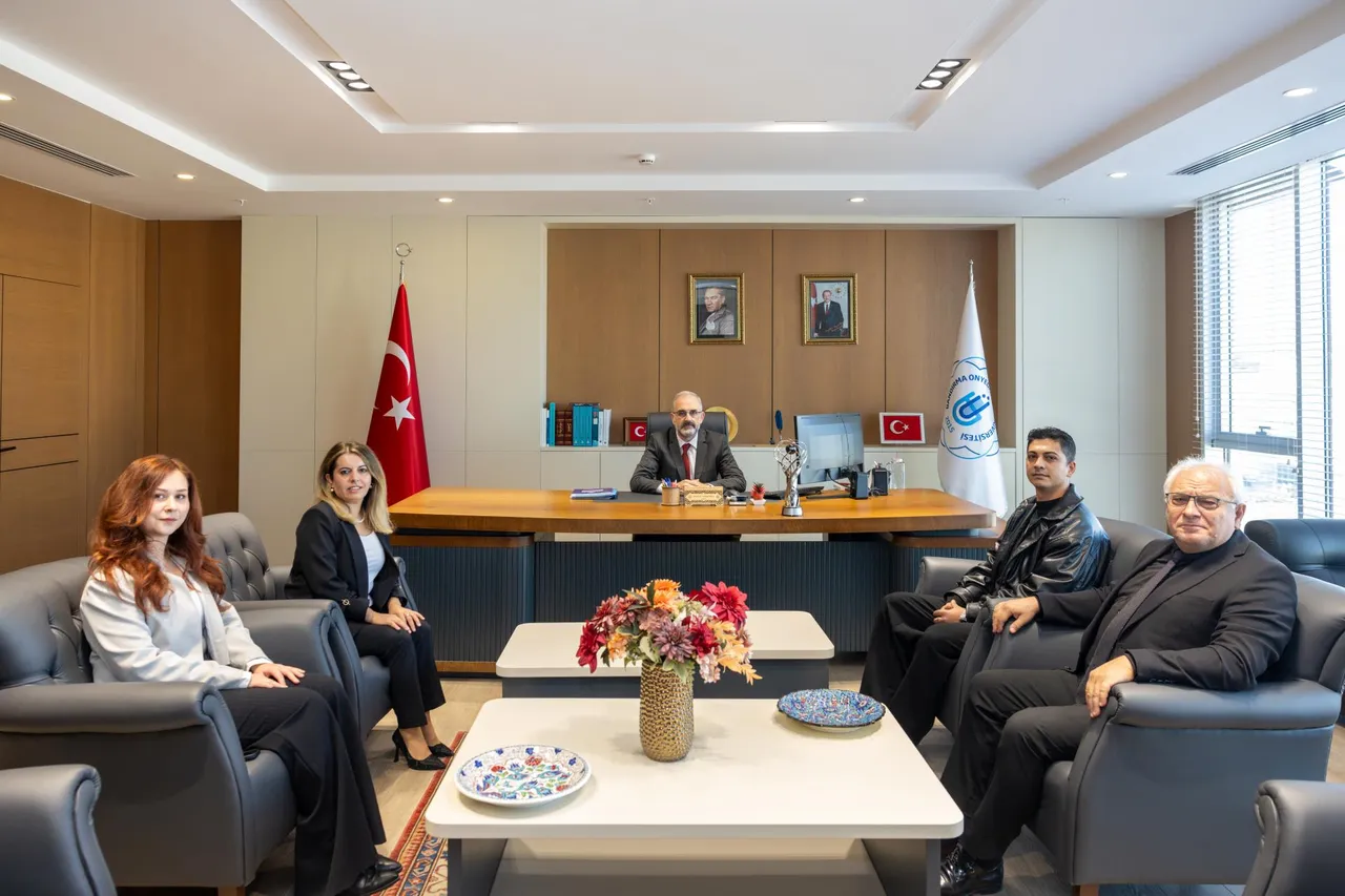 Bandırma Onyedi Eylül Üniversitesi Rektörü TRT’den ödül alan öğrenciyi ağırladı