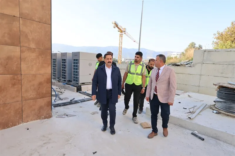 Hatay Valisi Masatlı, yapımı devam eden kamu hizmet binalarında incelemelerde bulundu