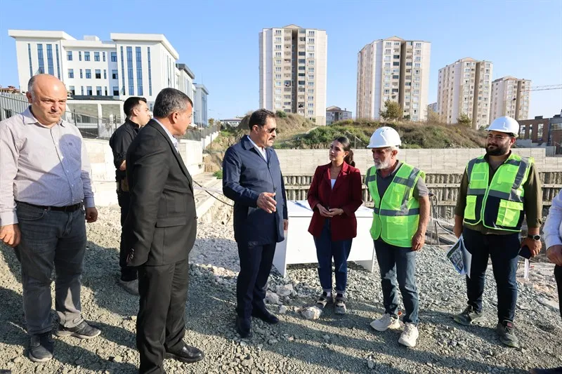 Hatay Valisi Masatlı, yapımı devam eden kamu hizmet binalarında incelemelerde bulundu
