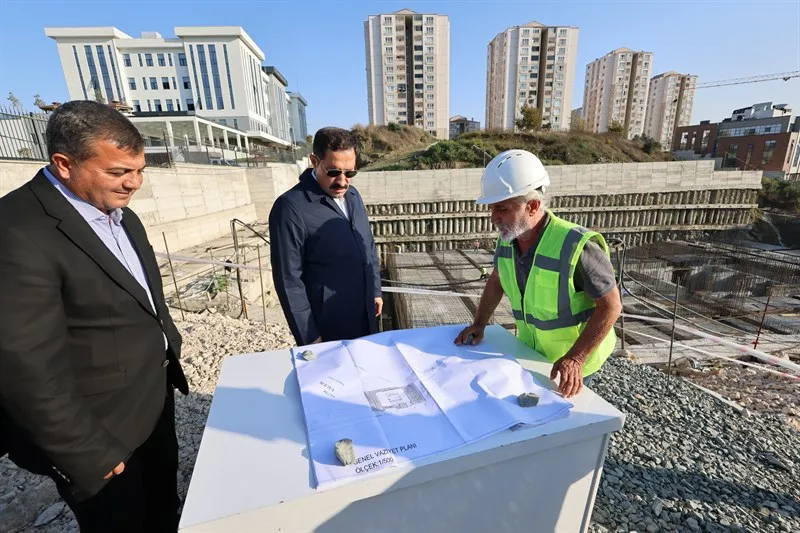 Hatay Valisi Masatlı, yapımı devam eden kamu hizmet binalarında incelemelerde bulundu