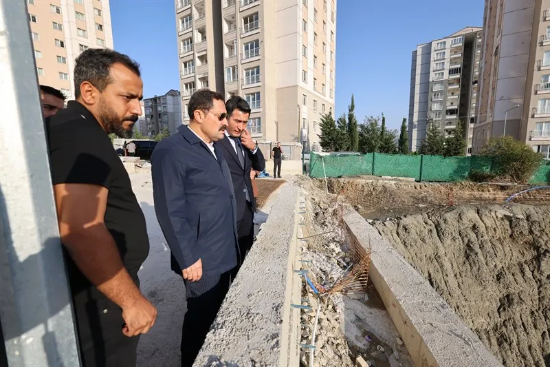 Hatay Valisi Masatlı, yapımı devam eden kamu hizmet binalarında incelemelerde bulundu