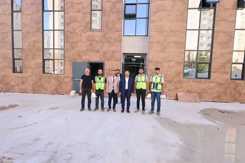 Hatay Valisi Masatlı, yapımı devam eden kamu hizmet binalarında incelemelerde bulundu