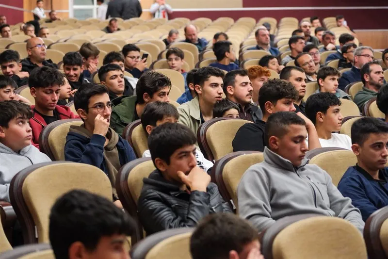 Vali Çiçek İmam Hatipliler Haftası kapsamında düzenlenen “Gazze ve Vatan” temalı programa katıldı