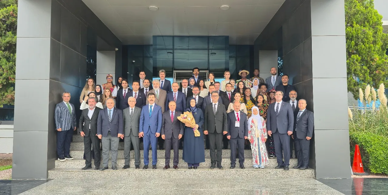 Kütahya Sağlık Bilimleri Üniversitesi Rektörü ÜAK toplantısına katıldı
