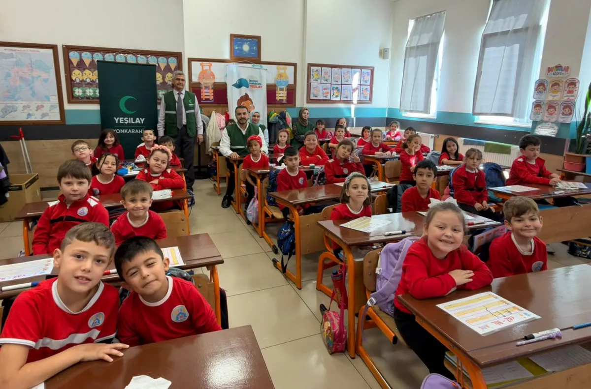 AFSÜ Genç Yeşilay’dan ilkokul öğrencilerine bağımlılıkla mücadele eğitimi ve fidan dikimi