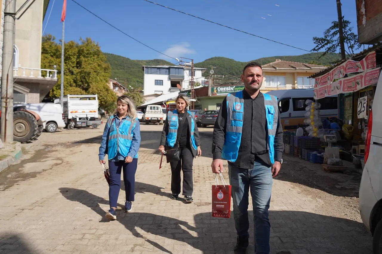 BüyükAile Üreğil’de: Belediye ekiplerinden mahalle genelinde çalışma