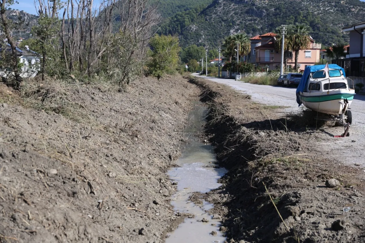 Dalaman Belediyesi’nden kış öncesi kanal temizliği