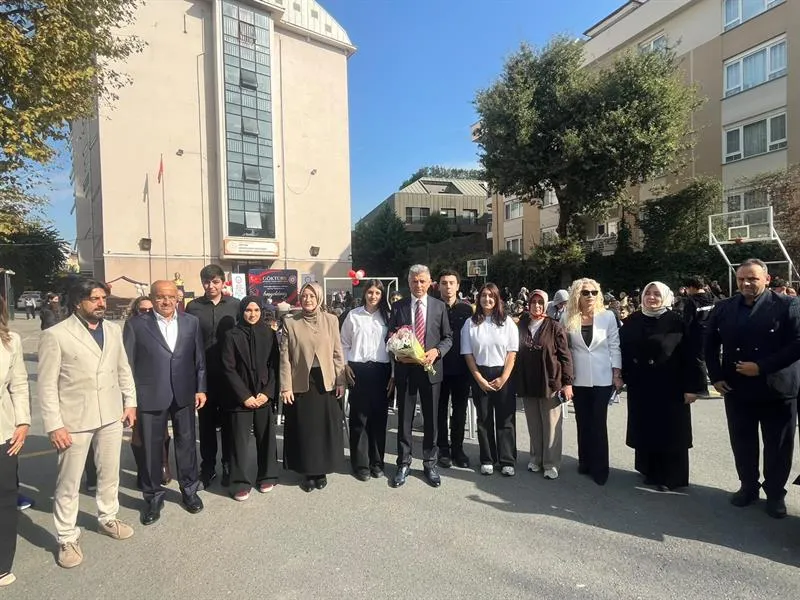 Göktürk Anadolu İmam Hatip Lisesinde mezunlar buluşması ve rozet Takma töreni yapıldı