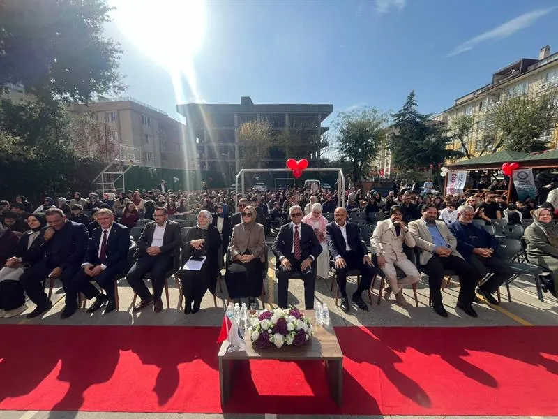 Göktürk Anadolu İmam Hatip Lisesinde mezunlar buluşması ve rozet Takma töreni yapıldı