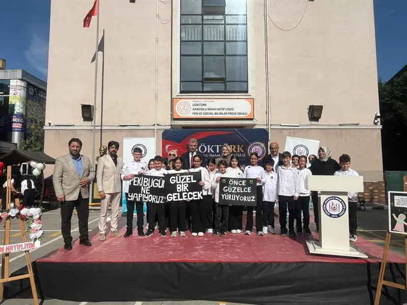 Göktürk Anadolu İmam Hatip Lisesinde mezunlar buluşması ve rozet Takma töreni yapıldı