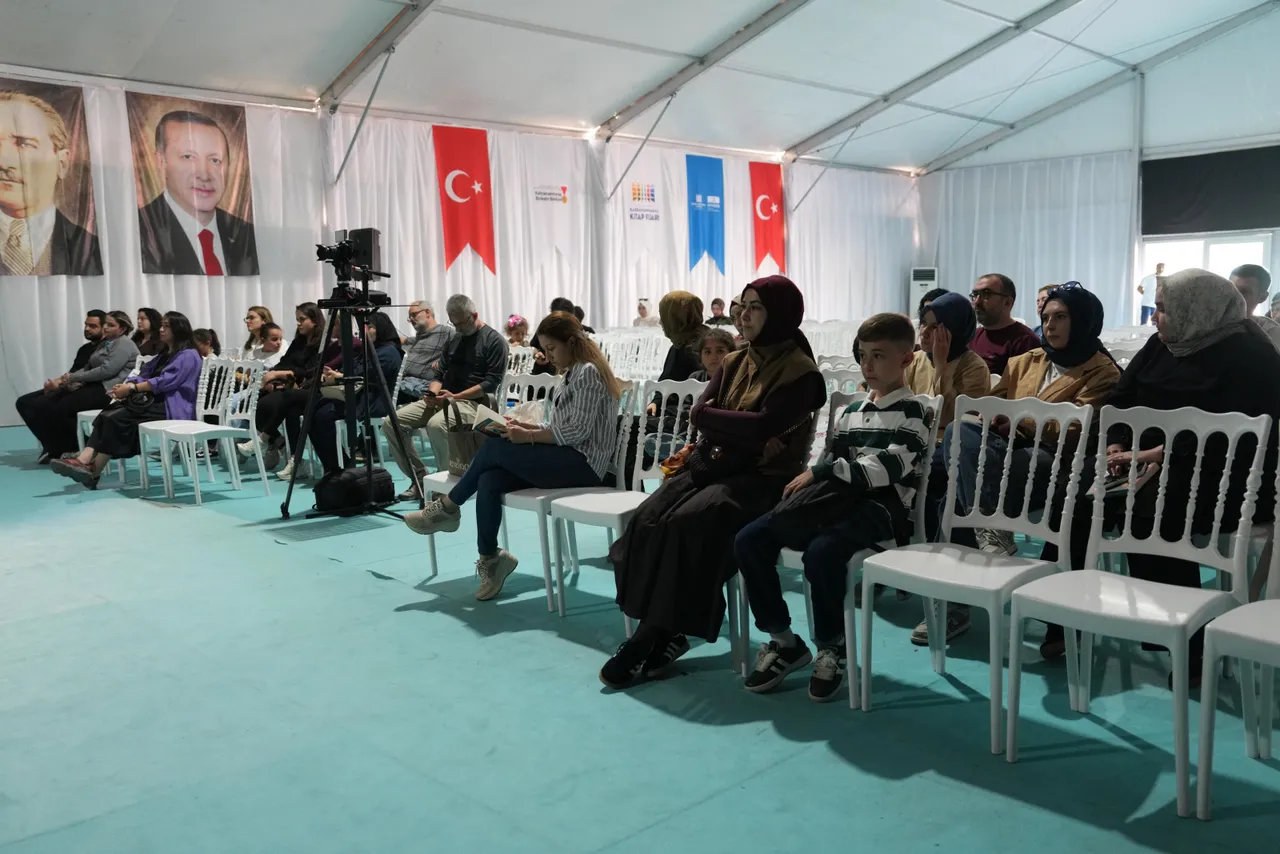 Kaan Murat Yanık, Kitap Fuarı’nda okurlarıyla buluştu
