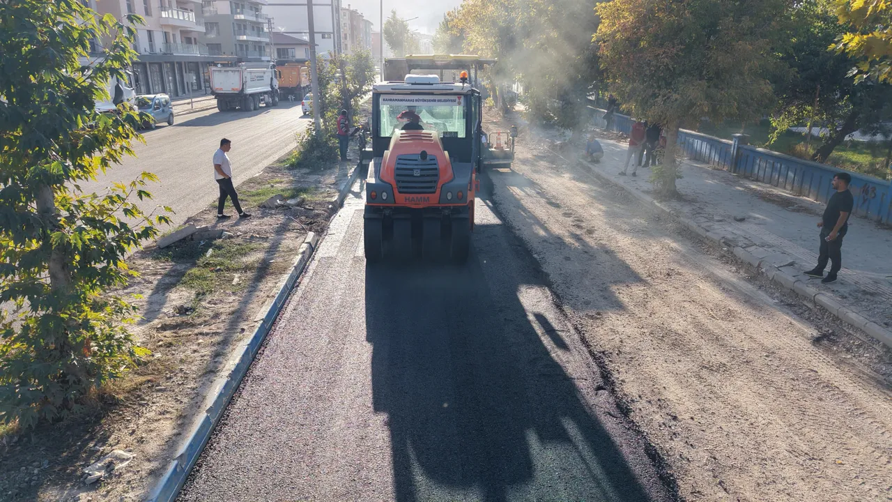 Büyükşehir, Elbistan’da Recep Tayyip Erdoğan Bulvarı’nı asfaltla buluşturuyor