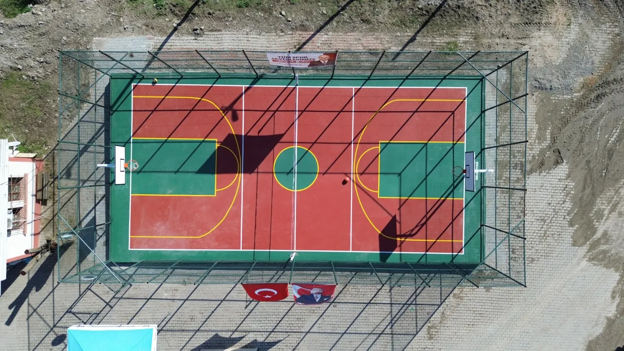 Belediyeden yeni spor sahası