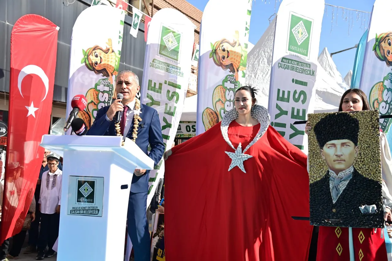 Osmaniye Korkut Ata Üniversitesi Rektörü Uzun, 3. Osmaniye Fıstığı Festivali’ne katıldı