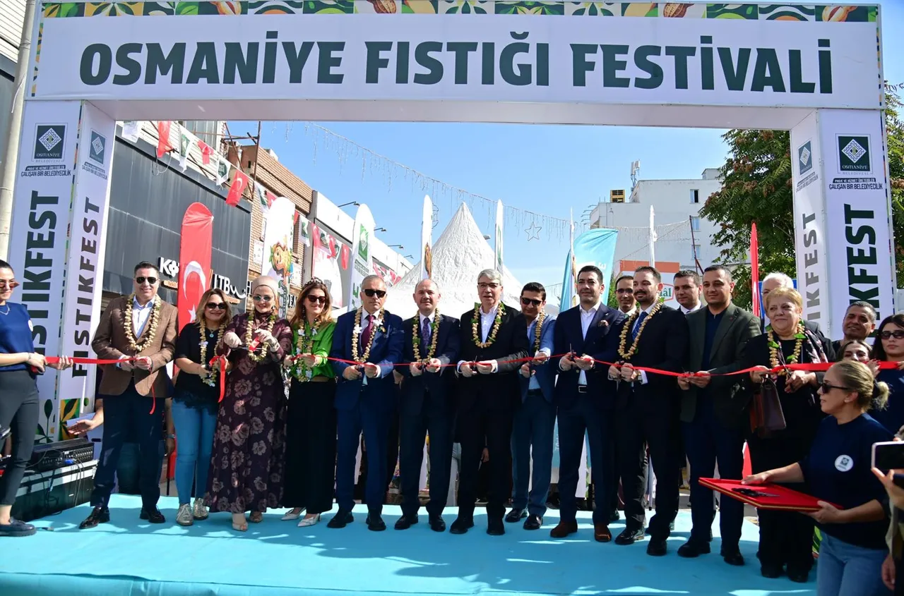 Osmaniye Korkut Ata Üniversitesi Rektörü Uzun, 3. Osmaniye Fıstığı Festivali’ne katıldı
