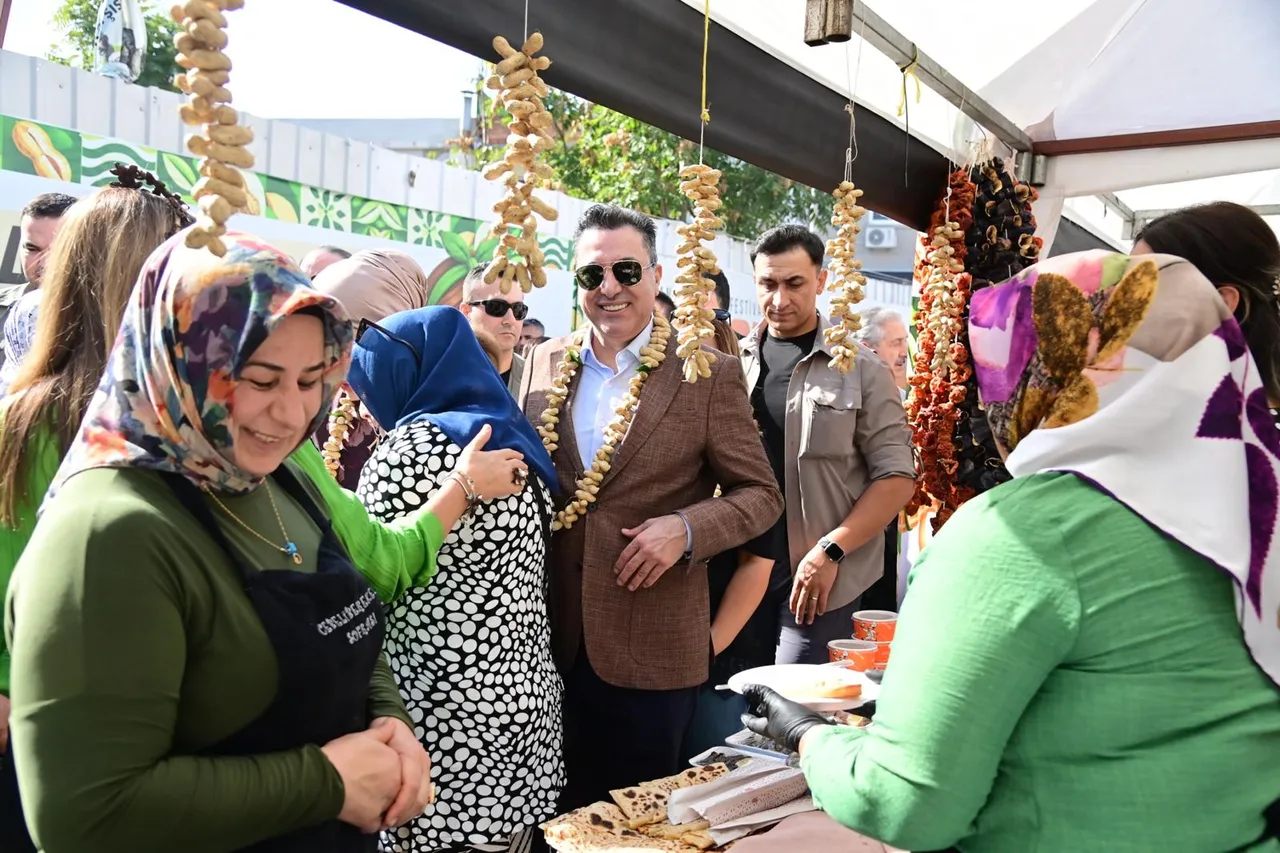 Osmaniye Korkut Ata Üniversitesi Rektörü Uzun, 3. Osmaniye Fıstığı Festivali’ne katıldı